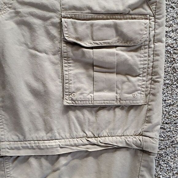 Mens cargo pants, Outfitters Roundtree & York, 34X30. Unzip legs for shorts. - Picture 4 of 8